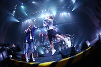 ABEDONのライブの様子。（撮影：山本倫子）