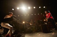 天才バンド（撮影：村井香）