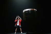 和太鼓を叩くEBI。（撮影：山本倫子）