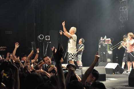 「KEMURI 20th Anniversary Tour『F』」北海道・Zepp Sapporo公演の様子。(写真提供:エイベックス・ミュージック・クリエイティヴ)