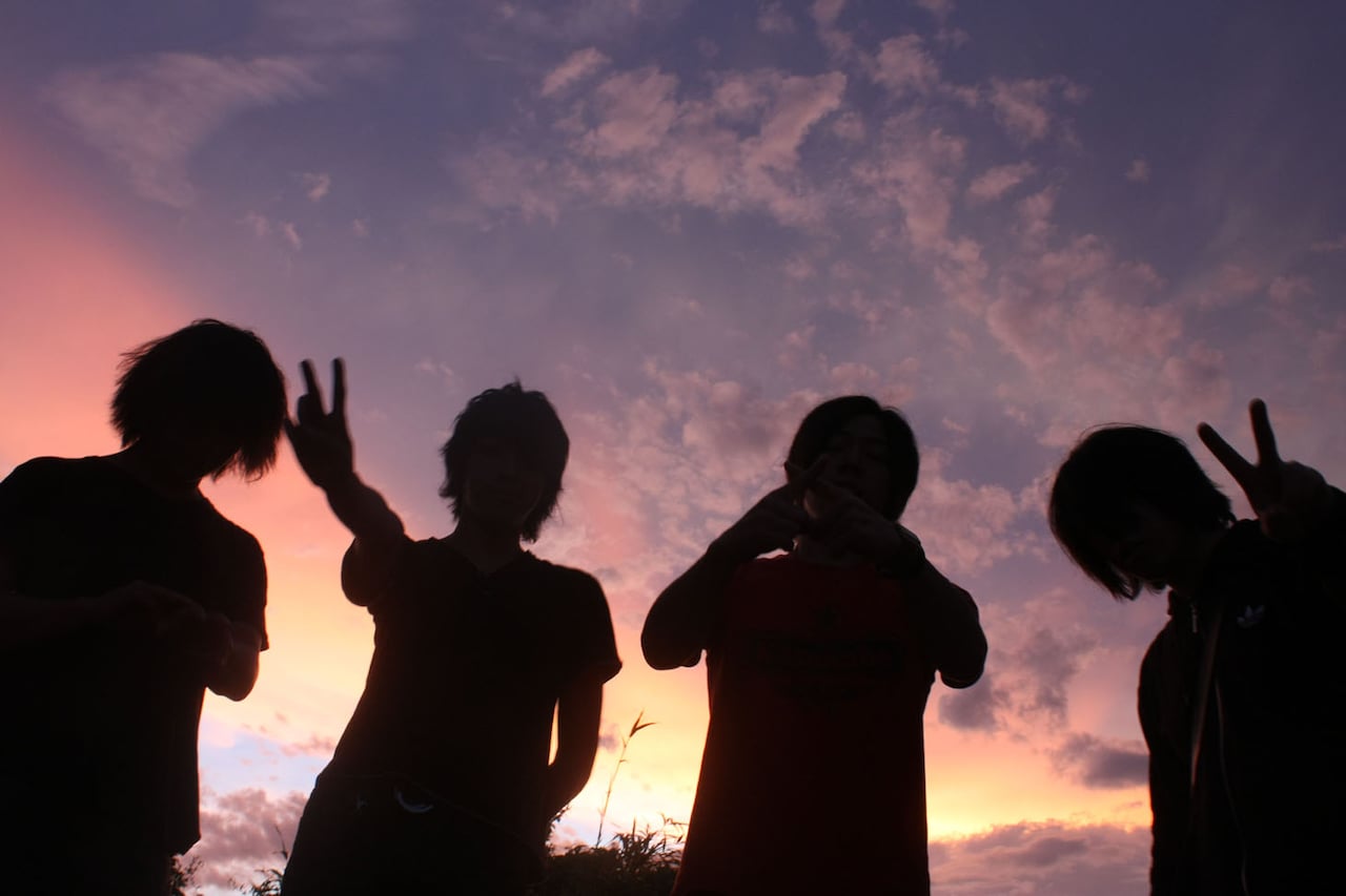 それでも世界が続くなら、自主制作に戻って「死にたいという願い」を歌う