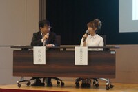 10月3日に東京・法務省にて行われたトークショーの様子。