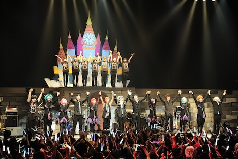 「UNDER THE LIVE 2015 -UNDERBAR LAND-」東京・TOKYO DOME CITY HALL公演の様子。（提供：EXIT TUNES）