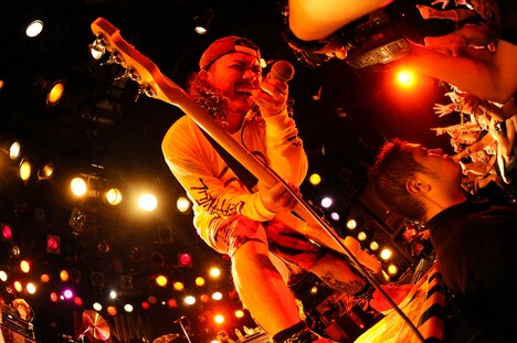松本健太（Vo, B） （Photo by Yuji Honda ）