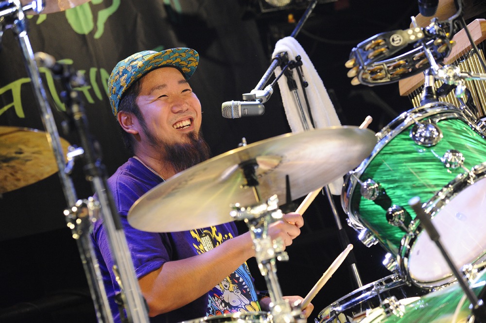 藤原弘樹（Dr, Cho）（Photo by Yuji Honda ）