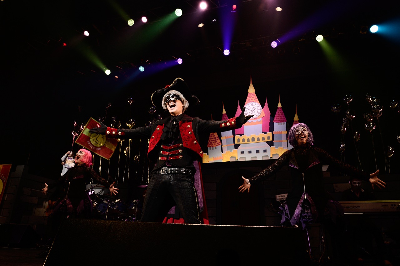 「UNDER THE LIVE 2015 -UNDERBAR LAND-」東京・TOKYO DOME CITY HALL公演の様子。（提供：EXIT TUNES）