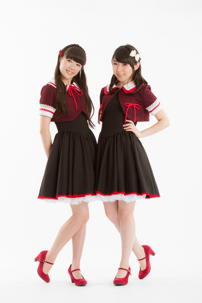 Dorothy Little Happy。左から高橋麻里、白戸佳奈。