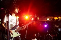 ノンブラリの新ベーシスト・ナオハイダ。（撮影：森昭人）