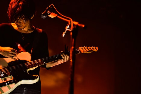 TK（Vo, G）（撮影：河本悠貴）