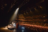 ピエール中野によるMCの様子。（撮影：河本悠貴）