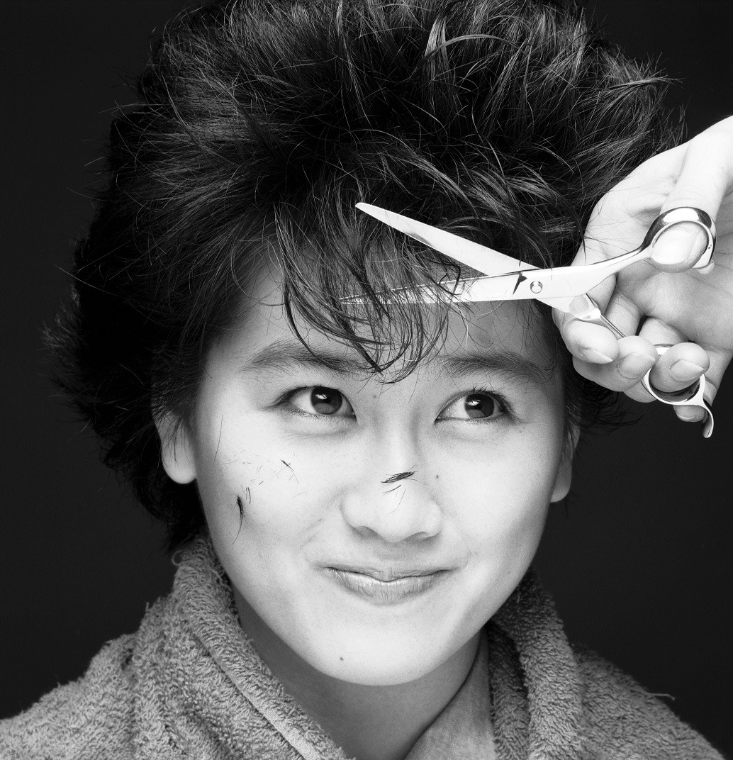 渡辺美里「eyes」ジャケット未使用アザーカットの1枚。