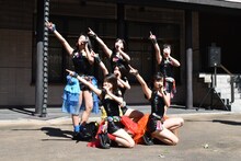 さんみゅ～による「トゲトゲ」歌唱の様子。