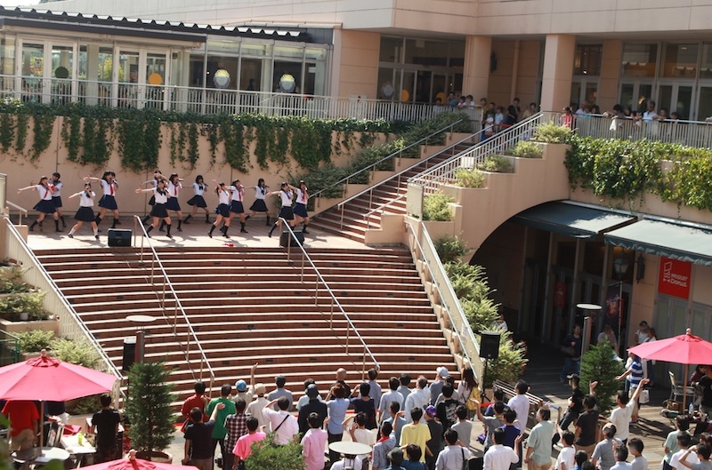 10月4日に神奈川・トレッサ横浜で行われたシングル「ビーマイ☆ゾンビ」キャンペーンの様子。（写真提供：MAGES.）