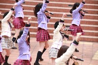 10月4日に神奈川・トレッサ横浜で行われたシングル「ビーマイ☆ゾンビ」キャンペーンの様子。（写真提供：MAGES.）