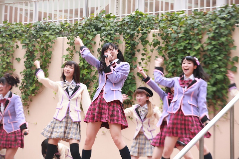 10月4日に神奈川・トレッサ横浜で行われたシングル「ビーマイ☆ゾンビ」キャンペーンの様子。（写真提供：MAGES.）