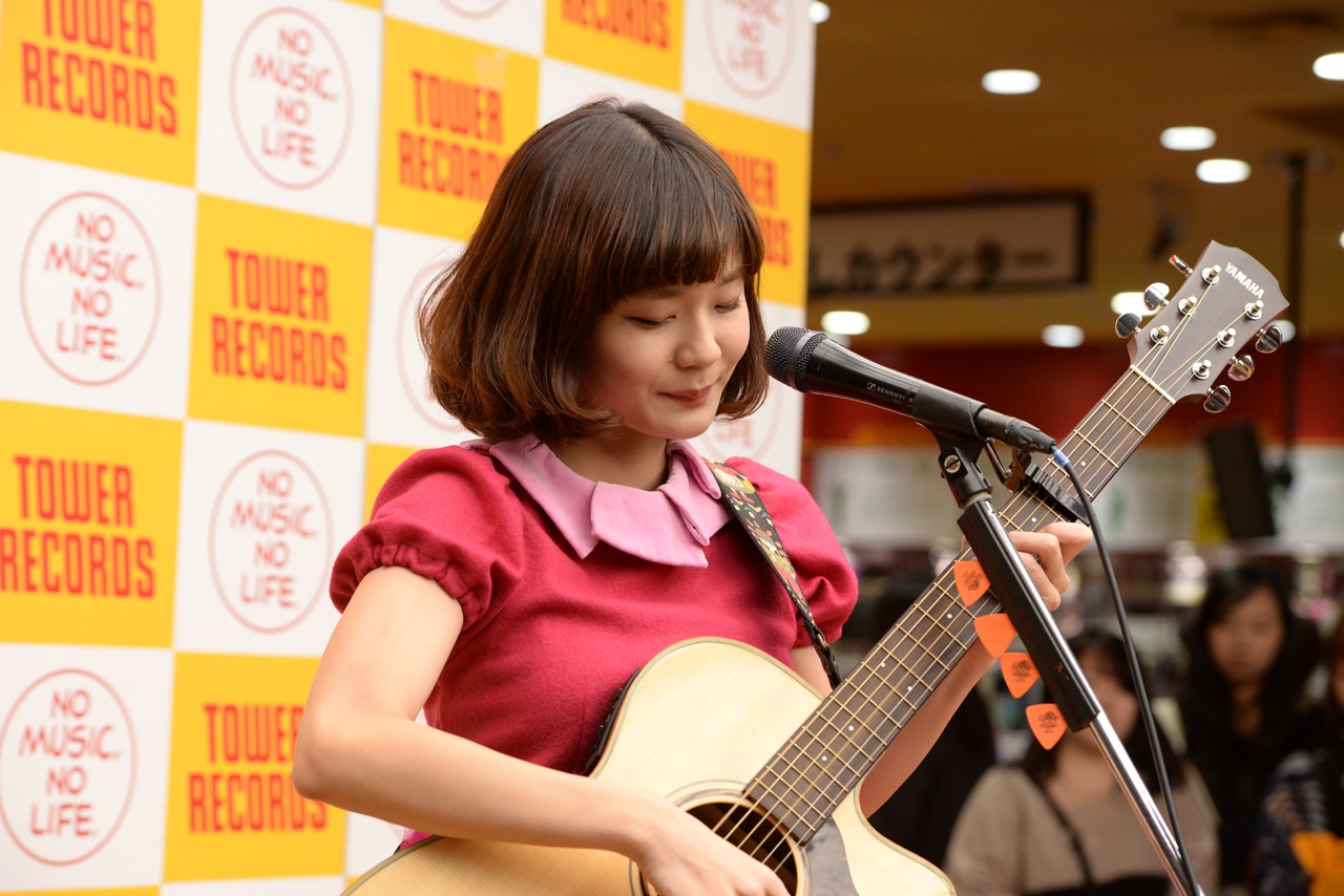 吉澤嘉代子「秘密公園」発売記念イベントの様子。