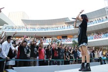 LiSA「Empty MERMAiD」リリースイベントの様子。