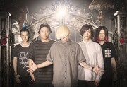 ANGRY FROG REBIRTH。左端が横珍(Dr)。