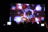 「heart to erode」歌唱の様子。(c)2015 東映