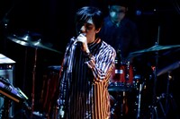 高城晶平（Vo, Flute, G）（撮影：三浦知也）