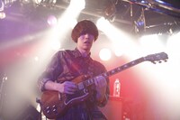飯村悠介（G / polly）（撮影：板橋淳一）
