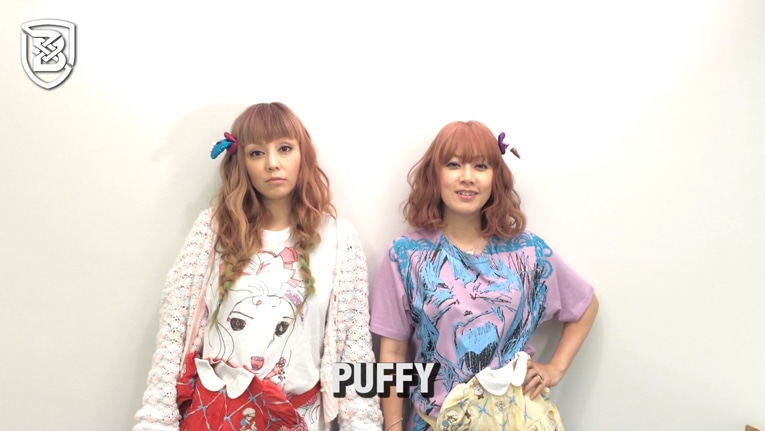 「Bowline2015」コメント動画に出演するPUFFY。
