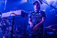 クリテツ（テルミン、鍵盤ハーモニカ、Per / あらかじめ決められた恋人たちへ）（photo by Hiroshi Oshikata）