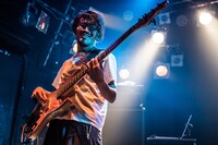 小林樹音（B  / THE DHOLE）（photo by Hiroshi Oshikata）