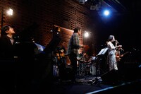 畠山美由紀「THANKS! 30th ANNIVERSARY Fm yokohama 84.7 & 『Travelin' Light』も3周年！大感謝祭ライブ▽」の様子。（撮影：石川拓也）