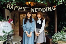 左から松井愛莉、MACO。