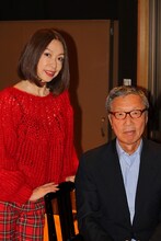 左から野宮真貴、村井邦彦。（写真提供：ユニバーサルミュージック）