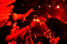 「[Alexandros] TOUR 2015“ご馳走にありつかせて頂きます”」Yokohama Bay Hall公演の様子。（Photo by Yuki Kawamoto）