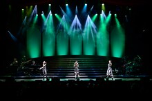 Kalafina「far on the water」東京・東京国際フォーラム ホールA公演の様子。（写真提供：スペースクラフト・エンタテインメント）