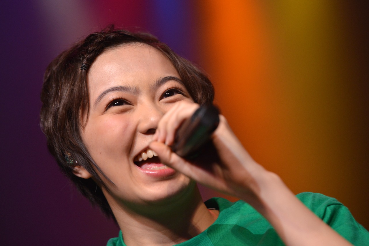 安本彩花