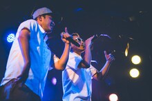 韻シストのサッコン（MC）、BASI（MC）。 （Photo by cherry chill will）