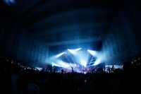 the GazettE「the GazettE LIVE TOUR 15 DOGMATIC -UN-」埼玉・越谷サンシティホール10月4日公演の模様。