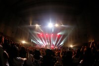 the GazettE「the GazettE LIVE TOUR 15 DOGMATIC -UN-」埼玉・越谷サンシティホール10月4日公演の模様。