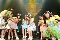 私立恵比寿中学「自習vol.4」二時間目の様子。松野莉奈（中央）が廣田あいかのパートを担当した「えびぞりダイアモンド!!」歌唱シーン。