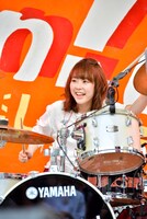 yuri（Dr）（撮影：河上良）