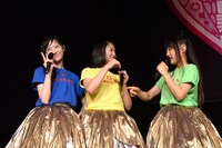 チーム「階段トリオ」。左から松野莉奈、小林歌穂、廣田あいか。