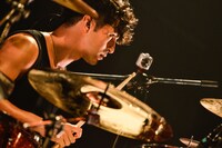 リアド偉武（Dr）（Photo by Azusa Takada）