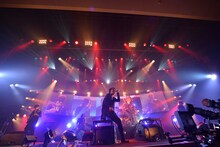 lynch.「HALL TOUR'15『THE DECADE OF GREED』」東京・渋谷公会堂公演の様子。