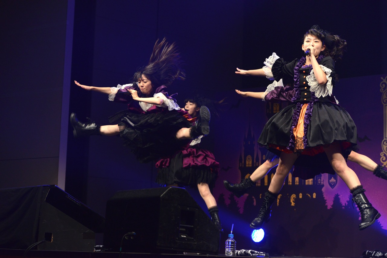 「HAPPY HALLOWEEN 私立恵比寿中学 仮面舞踏会」の様子。