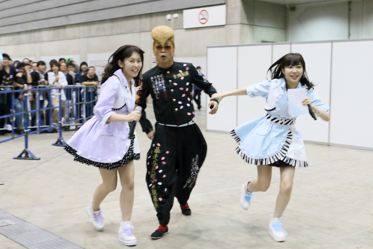 昨日10月11日に神奈川・パシフィコ横浜で開催、シングル「12秒」全国握手会の様子。(c)AKS