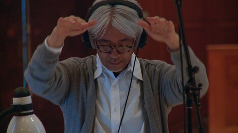 「レヴェナント:蘇えりし者」スコアリングセッション中の坂本龍一。