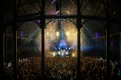 「KYARY PAMYU PAMYU LIVE 2015 in LONDON」の様子。（写真提供：ワーナーミュージック・ジャパン）