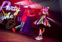 「KYARY PAMYU PAMYU LIVE 2015 in LONDON」の様子。（写真提供：ワーナーミュージック・ジャパン）