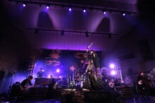 和楽器バンド「和楽器バンド 1st JAPAN Tour 2015」東京・日比谷野外大音楽堂公演の様子。（写真提供：エイベックス・ミュージック・クリエイティヴ）