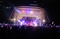 和楽器バンド「和楽器バンド 1st JAPAN Tour 2015」東京・日比谷野外大音楽堂公演の様子。（写真提供：エイベックス・ミュージック・クリエイティヴ）