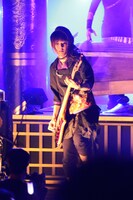 亜沙（B）（写真提供：エイベックス・ミュージック・クリエイティヴ）